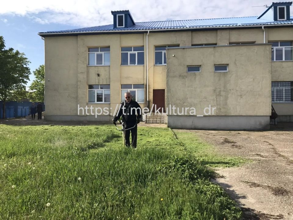 Субботник в Балковском СДК: "Дружно наводим порядок к майским праздникам!" Субботник в Балковском СДК: "Дружно наводим порядок к майским праздникам!"