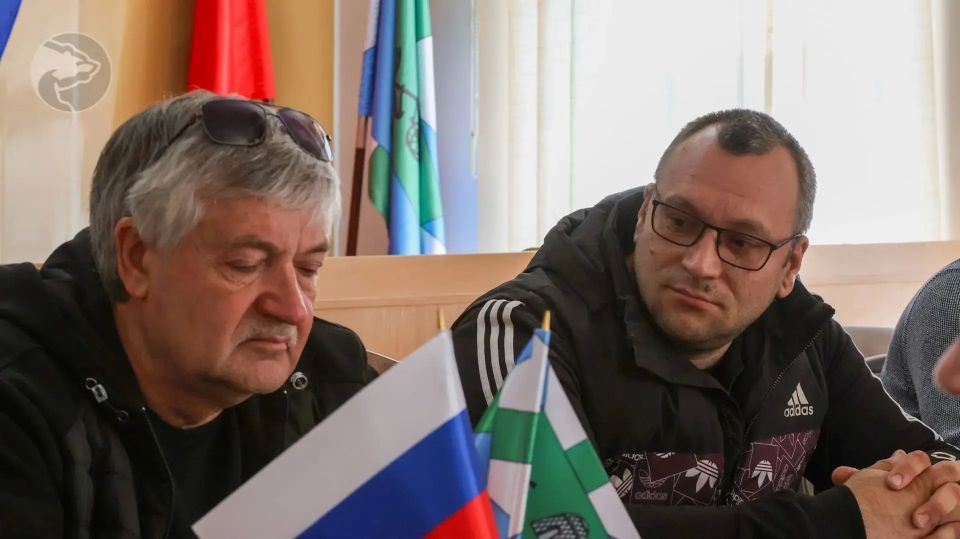 Бердянске депутат Госсовета Крыма Алексей Тихомиров обсудил с местными парламентариями развитие сельского хозяйства и экономическую рентабельность округа Бердянске депутат Госсовета Крыма Алексей Тихомиров обсудил с местными парламентариями развитие сельского хозяйства и экономическую рентабельность округа