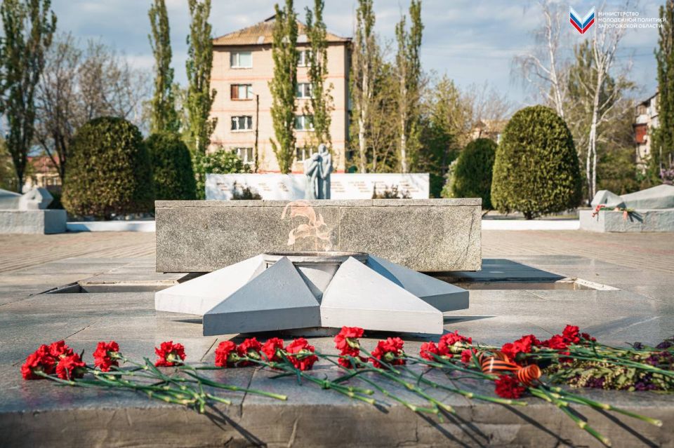 Молодёжь Запорожской области почтила память жертв трагедии в Доме профсоюзов Одессы Молодёжь Запорожской области почтила память жертв трагедии в Доме профсоюзов Одессы