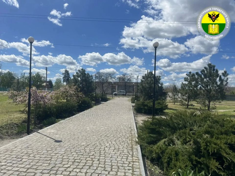 В рамках подготовки к майским праздникам администрация городского округа Мелитополь продолжает благоустройство памятных мест В рамках подготовки к майским праздникам администрация городского округа Мелитополь продолжает благоустройство памятных мест