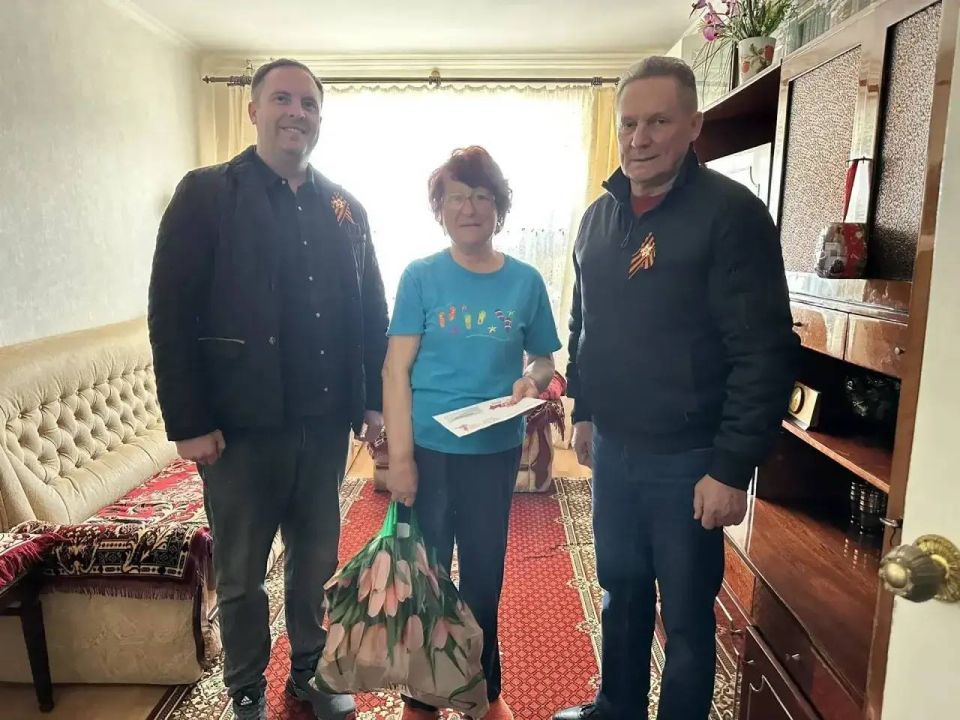 Участники войны Токмакского муниципального округа принимают поздравления на дому Участники войны Токмакского муниципального округа принимают поздравления на дому