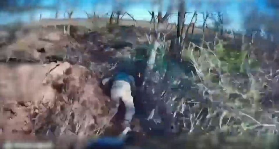 Оптоволоконные fpv уничтожают САУ ВСУ Оптоволоконные fpv уничтожают САУ ВСУ