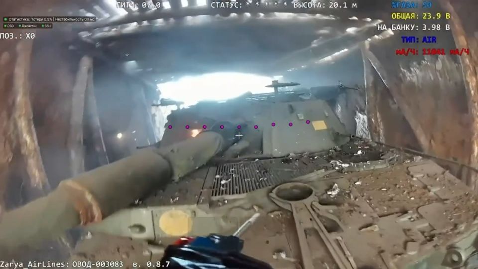 Методичная работа FPV-дронов на оптоволокне по уничтожению 155-мм САУ M109 ВСУ в подземном укрытии на Запорожском направлении Методичная работа FPV-дронов на оптоволокне по уничтожению 155-мм САУ M109 ВСУ в подземном укрытии на Запорожском направлении