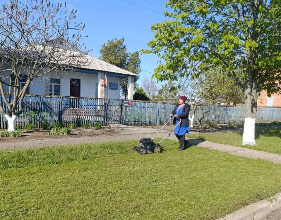 В преддверии Дня Победы и в рамках двухмесячника по наведению санитарного порядка населенные пункты Приморского муниципалитета продолжают благоустраиваться В преддверии Дня Победы и в рамках двухмесячника по наведению санитарного порядка населенные пункты Приморского муниципалитета продолжают благоустраиваться