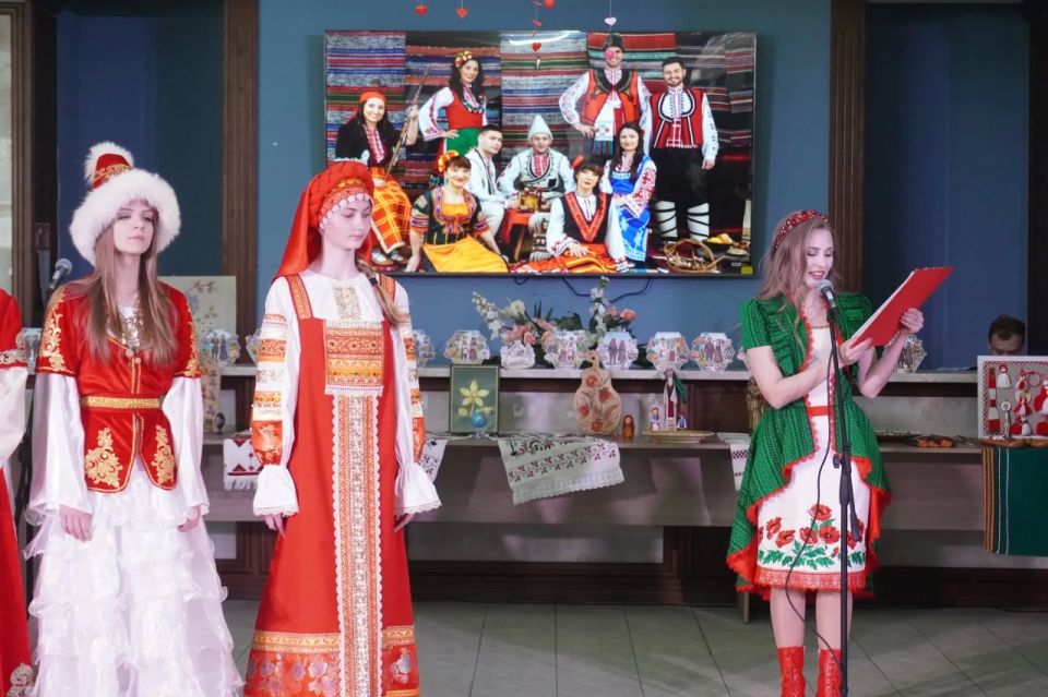 В Мелитополе прошла программа «Веночек дружбы», посвящённая Дню малочисленных коренных народов России В Мелитополе прошла программа «Веночек дружбы», посвящённая Дню малочисленных коренных народов России