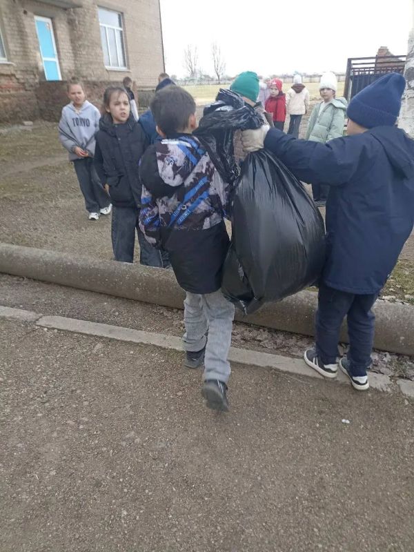 В преддверии Дня Победы и в рамках двухмесячника по наведению санитарного порядка населенные пункты Приморского муниципалитета продолжают благоустраиваться В преддверии Дня Победы и в рамках двухмесячника по наведению санитарного порядка населенные пункты Приморского муниципалитета продолжают благоустраиваться