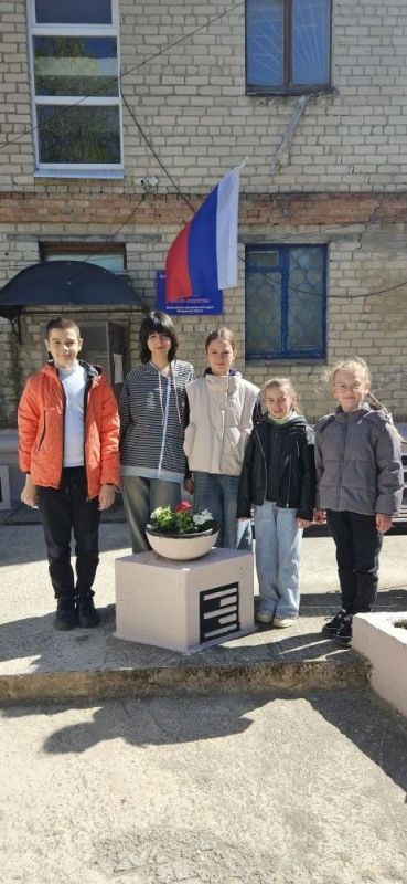 В Днепрорудненской Детской школе искусств прошёл экологический субботник «Зеленая весна» В Днепрорудненской Детской школе искусств прошёл экологический субботник «Зеленая весна»