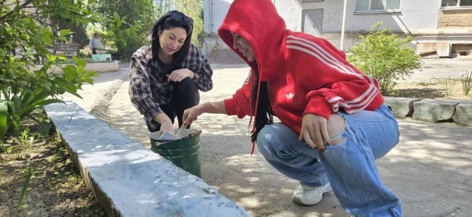 В Днепрорудненской Детской школе искусств прошёл экологический субботник «Зеленая весна» В Днепрорудненской Детской школе искусств прошёл экологический субботник «Зеленая весна»
