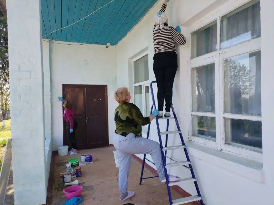 В преддверии Дня Победы и в рамках двухмесячника по наведению санитарного порядка населенные пункты Приморского муниципалитета продолжают благоустраиваться В преддверии Дня Победы и в рамках двухмесячника по наведению санитарного порядка населенные пункты Приморского муниципалитета продолжают благоустраиваться