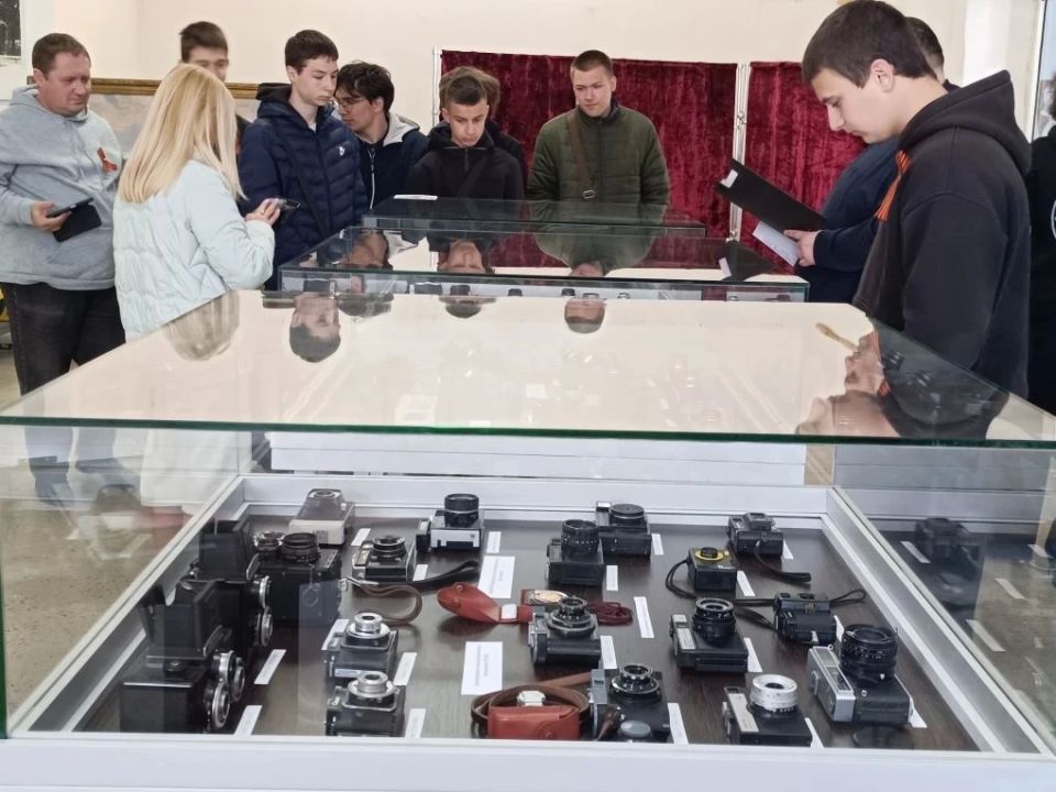В музее истории города Бердянска открылась выставка ретрофотоаппаратов «Есть только миг…» В музее истории города Бердянска открылась выставка ретрофотоаппаратов «Есть только миг…»