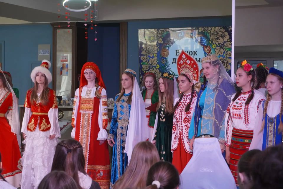 В Мелитополе прошла программа «Веночек дружбы», посвящённая Дню малочисленных коренных народов России В Мелитополе прошла программа «Веночек дружбы», посвящённая Дню малочисленных коренных народов России
