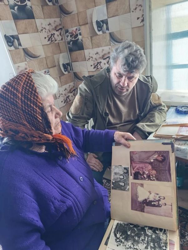 Подвиг, о котором помнят. Первый заместитель главы округа Юрий Александрович, депутат Законодательного Собрания Запорожской области от партии Единая Россия, Юрченко Сергей Николаевич, депутаты муниципального округа и глава... Подвиг, о котором помнят. Первый заместитель главы округа Юрий Александрович, депутат Законодательного Собрания Запорожской области от партии Единая Россия, Юрченко Сергей Николаевич, депутаты муниципального округа и глава...