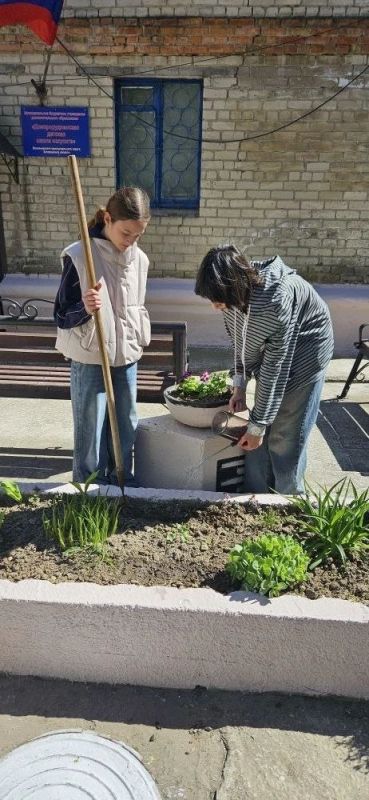 В Днепрорудненской Детской школе искусств прошёл экологический субботник «Зеленая весна» В Днепрорудненской Детской школе искусств прошёл экологический субботник «Зеленая весна»