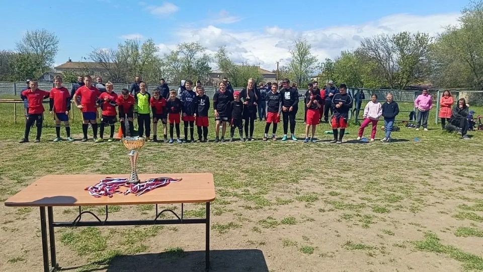 «Весна в Атманае»: юные футболисты СШ «Колос» разыграли кубок ко Дню Победы «Весна в Атманае»: юные футболисты СШ «Колос» разыграли кубок ко Дню Победы