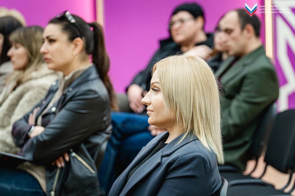 На площадке Мелитопольского молодёжного центра состоялось совещание «Организация взаимодействия по вопросам реализации государственной молодёжной политики в муниципальных образованиях» На площадке Мелитопольского молодёжного центра состоялось совещание «Организация взаимодействия по вопросам реализации государственной молодёжной политики в муниципальных образованиях»
