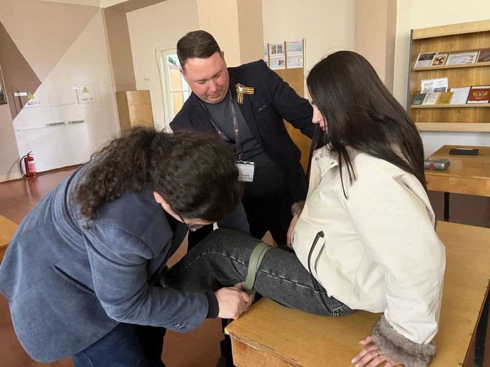 В Днепрорудненском индустриальном колледже прошло мероприятие оказание помощи при ранениях В Днепрорудненском индустриальном колледже прошло мероприятие оказание помощи при ранениях