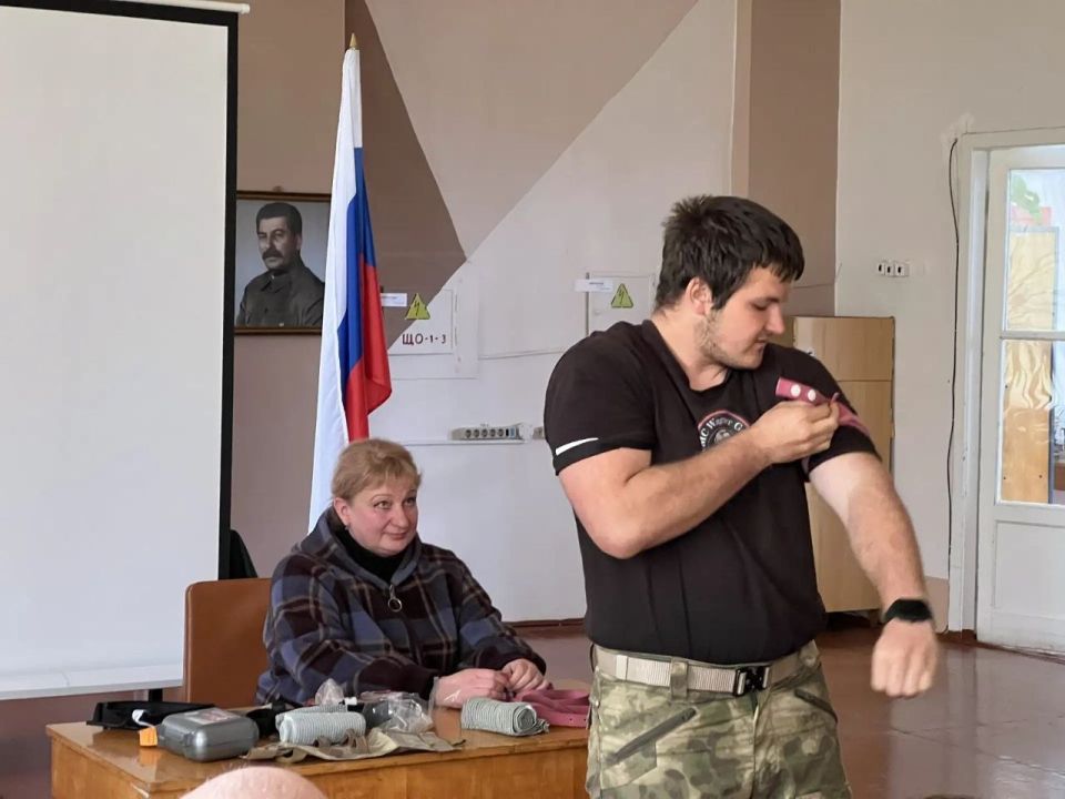 В Днепрорудненском индустриальном колледже прошло мероприятие оказание помощи при ранениях В Днепрорудненском индустриальном колледже прошло мероприятие оказание помощи при ранениях