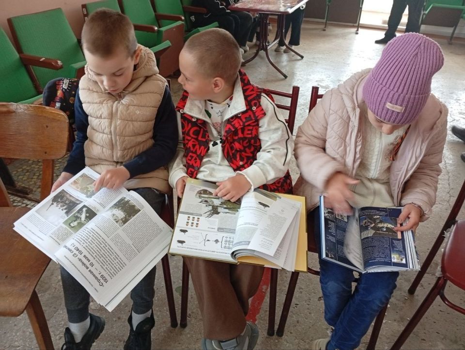 К 81-ой годовщине Победы в Дунаевской библиотеке состоялся обзор книжной выставки "В книжной памяти мгновения войны" К 81-ой годовщине Победы в Дунаевской библиотеке состоялся обзор книжной выставки "В книжной памяти мгновения войны"