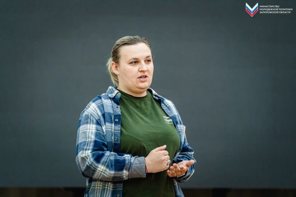 На площадке Мелитопольского молодёжного центра состоялось совещание «Организация взаимодействия по вопросам реализации государственной молодёжной политики в муниципальных образованиях» На площадке Мелитопольского молодёжного центра состоялось совещание «Организация взаимодействия по вопросам реализации государственной молодёжной политики в муниципальных образованиях»