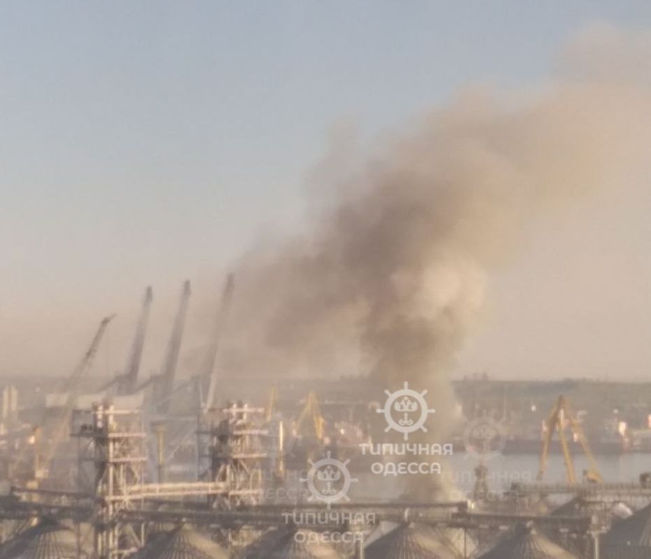 Последствия прилетов по Одесскому порту Последствия прилетов по Одесскому порту