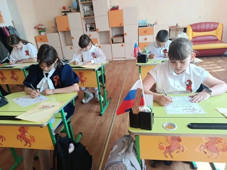 В преддверии Дня Победы в ГБУ ОО ЗО "Орловская СОШ" провели трогательную и значимую акцию "Письмо солдату" В преддверии Дня Победы в ГБУ ОО ЗО "Орловская СОШ" провели трогательную и значимую акцию "Письмо солдату"