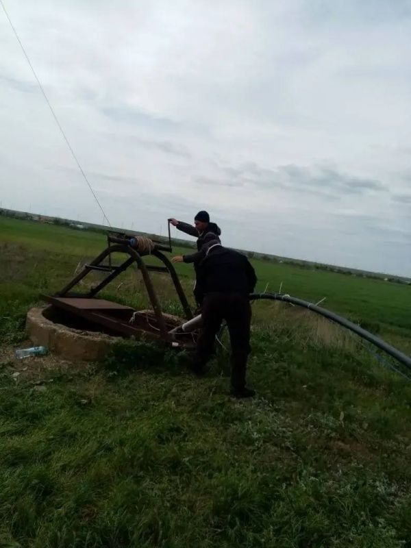 Сотрудники Приморского участка ГУП "Вода Запорожья" ежедневно проводят работы по обслуживанию водопроводной сети округа Сотрудники Приморского участка ГУП "Вода Запорожья" ежедневно проводят работы по обслуживанию водопроводной сети округа