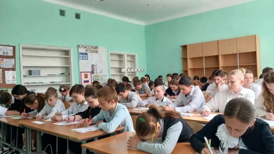 В преддверии Дня Победы в ГБУ ОО ЗО "Орловская СОШ" провели трогательную и значимую акцию "Письмо солдату" В преддверии Дня Победы в ГБУ ОО ЗО "Орловская СОШ" провели трогательную и значимую акцию "Письмо солдату"
