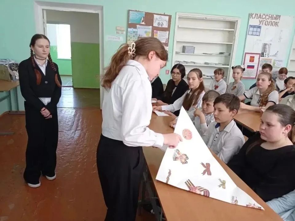 В преддверии Дня Победы в ГБУ ОО ЗО "Орловская СОШ" провели трогательную и значимую акцию "Письмо солдату" В преддверии Дня Победы в ГБУ ОО ЗО "Орловская СОШ" провели трогательную и значимую акцию "Письмо солдату"