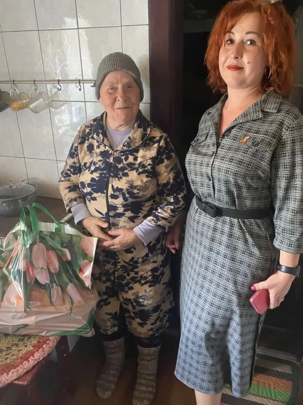 В преддверии Дня Победы депутаты Единой России Токмакского муниципального округа вместе с активистами поздравили ветеранов Великой Отечественной войны В преддверии Дня Победы депутаты Единой России Токмакского муниципального округа вместе с активистами поздравили ветеранов Великой Отечественной войны
