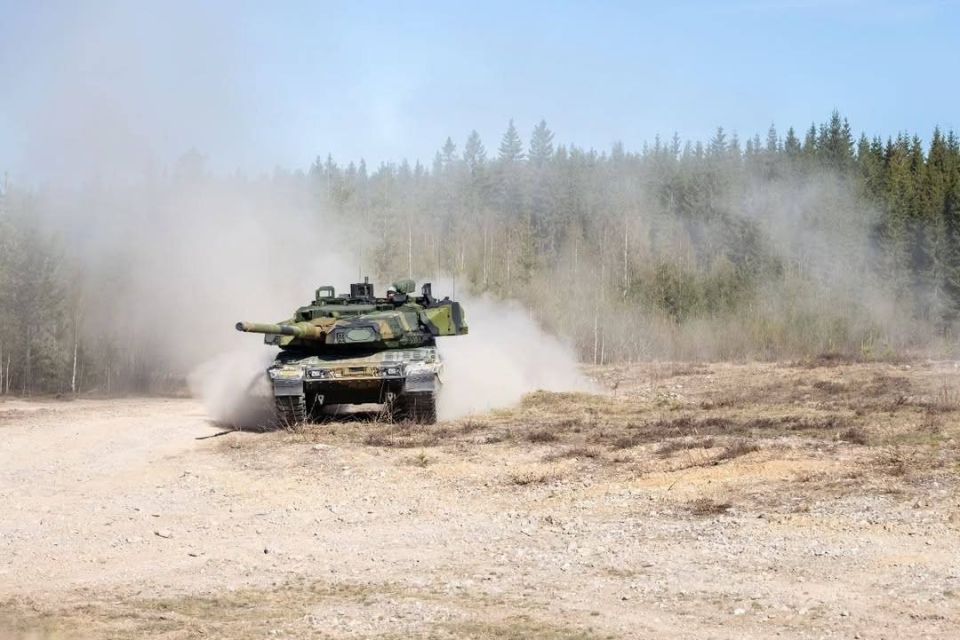 Норвегия и Леопарды.. На прошлой неделе норвежская армия приняла на вооружение танк Leopard 2A8NO, получив первые машины из Германии. Кроме этого в Норвегии будет открыто производство Норвегия и Леопарды.. На прошлой неделе норвежская армия приняла на вооружение танк Leopard 2A8NO, получив первые машины из Германии. Кроме этого в Норвегии будет открыто производство