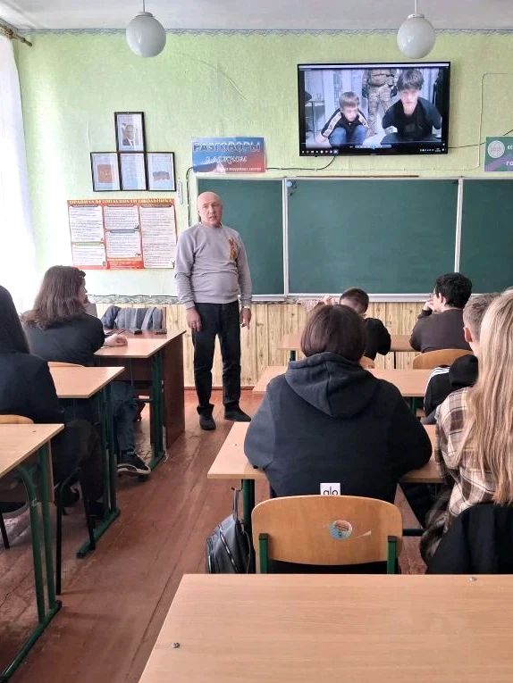Специалист Администрации Михайловского округа провел урок безопасности для школьников Специалист Администрации Михайловского округа провел урок безопасности для школьников