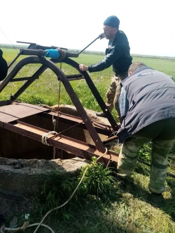 Сотрудники Приморского участка ГУП "Вода Запорожья" ежедневно проводят работы по обслуживанию водопроводной сети округа Сотрудники Приморского участка ГУП "Вода Запорожья" ежедневно проводят работы по обслуживанию водопроводной сети округа