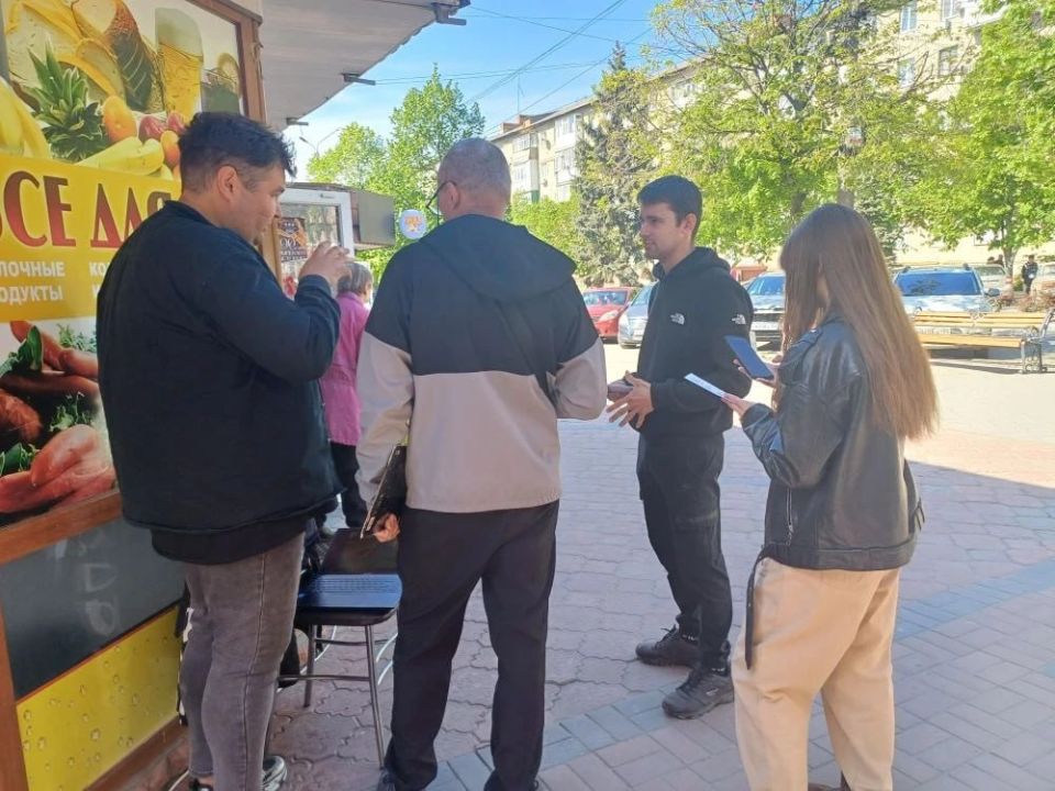В рамках проведения общественно значимых работ по благоустройству и развитию общественных пространств, сотрудниками администрации Токмакского муниципального округа совместно с представителями активной молодежи была... В рамках проведения общественно значимых работ по благоустройству и развитию общественных пространств, сотрудниками администрации Токмакского муниципального округа совместно с представителями активной молодежи была...