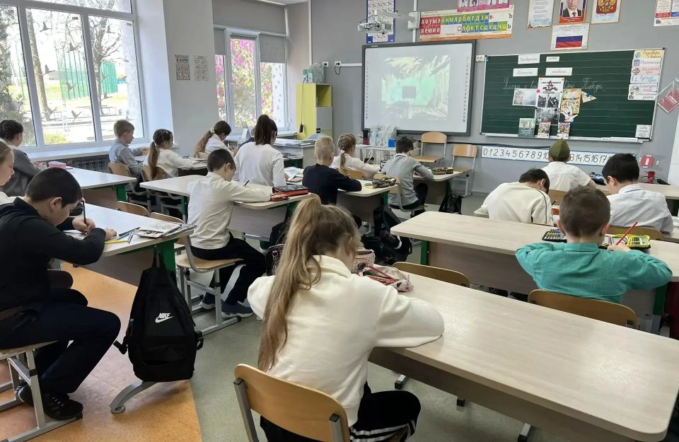 Память в наших сердцах: Областная библиотека им. Горького провела цикл патриотических мероприятий для детей и молодежи Память в наших сердцах: Областная библиотека им. Горького провела цикл патриотических мероприятий для детей и молодежи