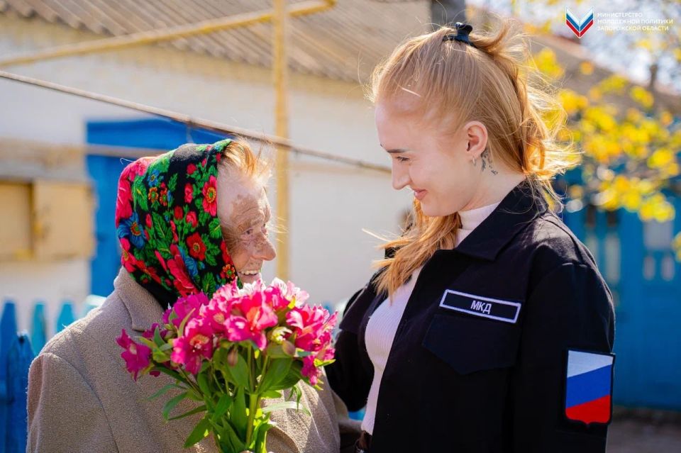 Активисты МКД поздравили ребёнка Великой Отечественной войны с Днём Победы Активисты МКД поздравили ребёнка Великой Отечественной войны с Днём Победы