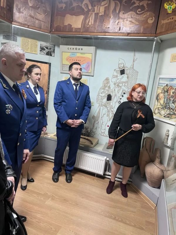 В преддверии 81-й годовщины Дня Победы коллектив Мелитопольской межрайонной природоохранной прокуратуры посетили Бердянский краеведческий музей В преддверии 81-й годовщины Дня Победы коллектив Мелитопольской межрайонной природоохранной прокуратуры посетили Бердянский краеведческий музей