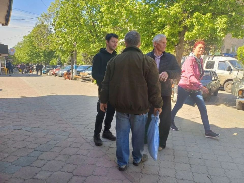 В рамках проведения общественно значимых работ по благоустройству и развитию общественных пространств, сотрудниками администрации Токмакского муниципального округа совместно с представителями активной молодежи была... В рамках проведения общественно значимых работ по благоустройству и развитию общественных пространств, сотрудниками администрации Токмакского муниципального округа совместно с представителями активной молодежи была...
