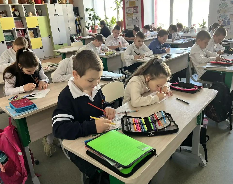Память в наших сердцах: Областная библиотека им. Горького провела цикл патриотических мероприятий для детей и молодежи Память в наших сердцах: Областная библиотека им. Горького провела цикл патриотических мероприятий для детей и молодежи