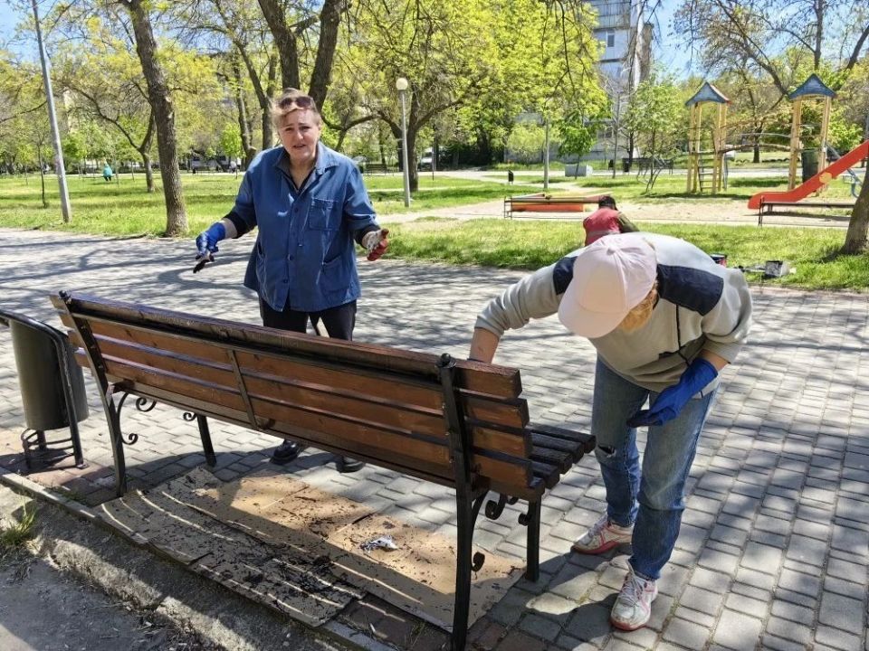 В Бердянске продолжаются субботники ко Дню Победы В Бердянске продолжаются субботники ко Дню Победы