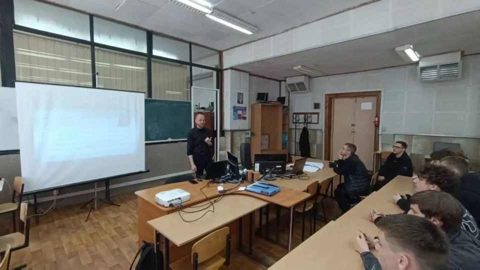 Студенты Мелитополя осваивают навыки кибербезопасности в рамках федеральной программы противодействия экстремизму Студенты Мелитополя осваивают навыки кибербезопасности в рамках федеральной программы противодействия экстремизму