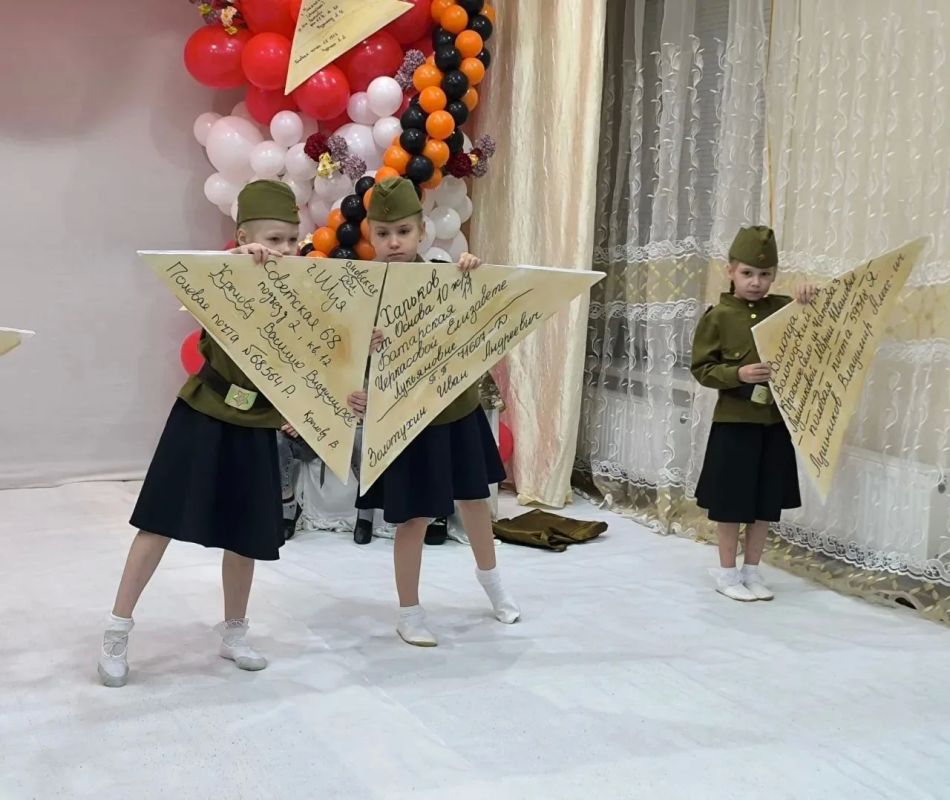 Сегодняшний день в акимовском детском саду «Тополек» был наполнен особым торжеством, здесь прошло мероприятие, посвященное великому празднику – Дню Победы Сегодняшний день в акимовском детском саду «Тополек» был наполнен особым торжеством, здесь прошло мероприятие, посвященное великому празднику – Дню Победы