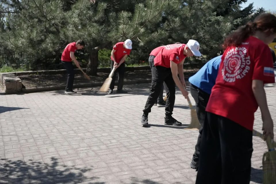 В Нововасильевке прошел губернаторский субботник В Нововасильевке прошел губернаторский субботник