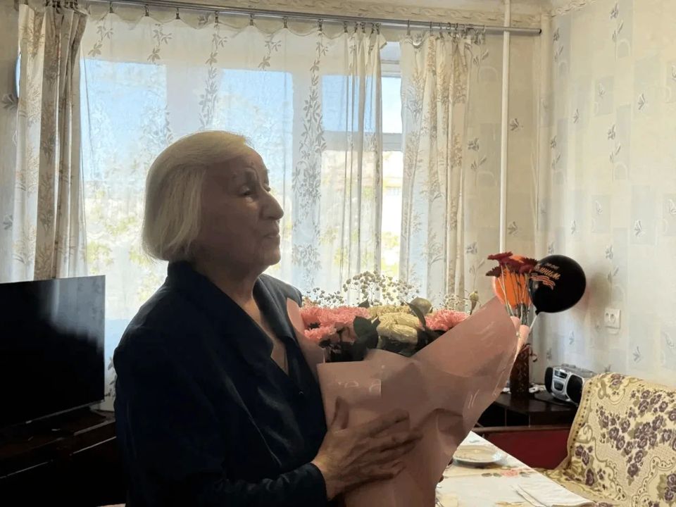 Руководство Минэкономразвития Запорожской области поздравило ветерана с наступающим Днём Победы Руководство Минэкономразвития Запорожской области поздравило ветерана с наступающим Днём Победы