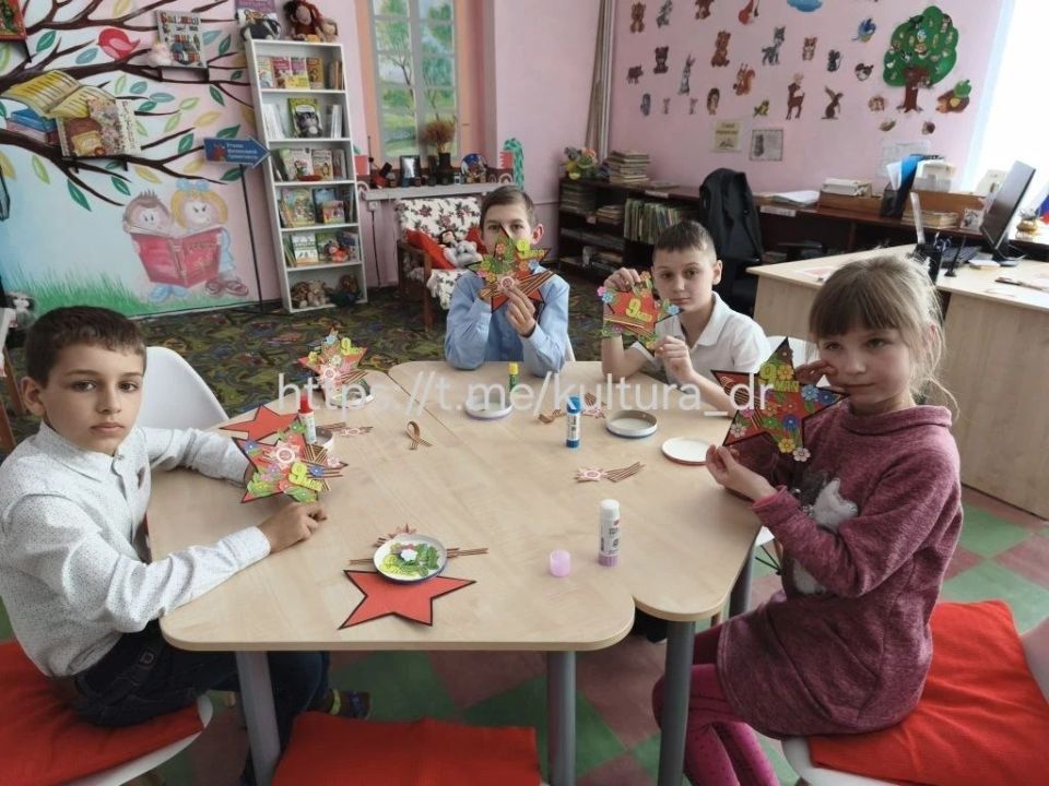 Сегодня в библиотеке ДК «Горняк» прошла XVII Международная патриотическая акция по поддержке детского чтения «Читаем детям о Великой Отечественной войне» Сегодня в библиотеке ДК «Горняк» прошла XVII Международная патриотическая акция по поддержке детского чтения «Читаем детям о Великой Отечественной войне»