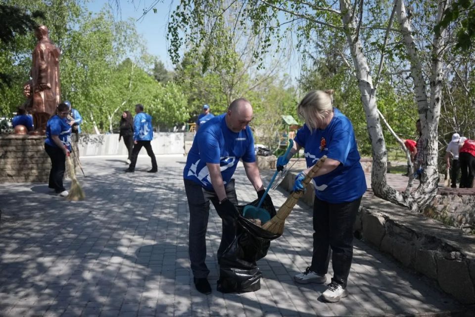 В Нововасильевке прошел губернаторский субботник В Нововасильевке прошел губернаторский субботник