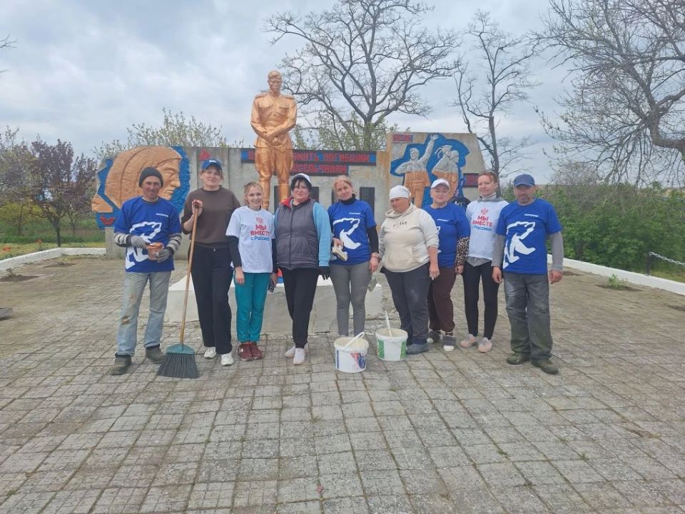 В с.Петровка Черноземненского территориального отдела прошёл субботник у братской могилы погибшим воинам во время ВОВ В с.Петровка Черноземненского территориального отдела прошёл субботник у братской могилы погибшим воинам во время ВОВ