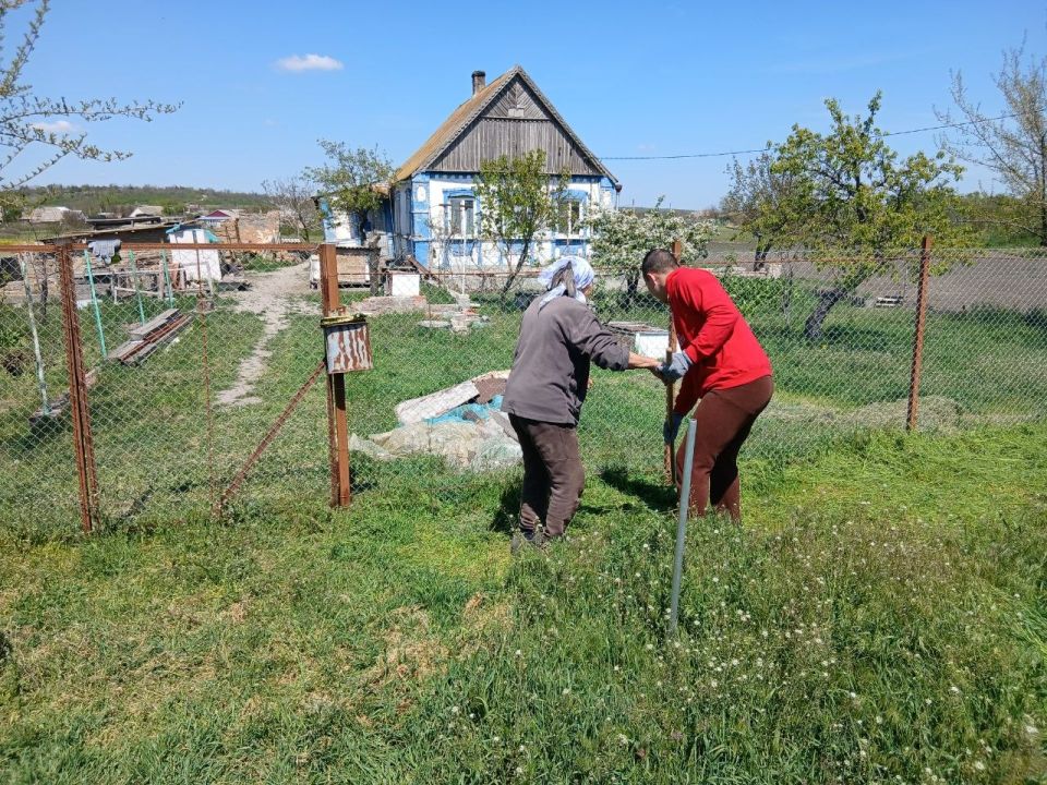 Социальные координаторы запорожского филиала фонда «Защитники Отечества» и активисты Волонтерской роты «Боевого братства» навестили мать погибшего на СВО солдата Софию Зеленову Социальные координаторы запорожского филиала фонда «Защитники Отечества» и активисты Волонтерской роты «Боевого братства» навестили мать погибшего на СВО солдата Софию Зеленову