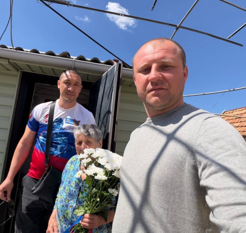В преддверии Дня Победы председатель Правления Федерации бокса Запорожской области, участник СВО Андрей Александрович Щетинин, совместно с членом Правления Федерации Евгением Николаевичем Гарбузовым, помощником сенатора от... В преддверии Дня Победы председатель Правления Федерации бокса Запорожской области, участник СВО Андрей Александрович Щетинин, совместно с членом Правления Федерации Евгением Николаевичем Гарбузовым, помощником сенатора от...