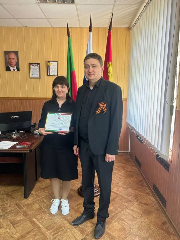 Губернатор Запорожской области Евгений Балицкий объявил благодарность сотрудникам отделов администрации Приморского муниципального округа - начальнику отдела по вопросам социальной политики Анастасии Ельцовой, консультанту... Губернатор Запорожской области Евгений Балицкий объявил благодарность сотрудникам отделов администрации Приморского муниципального округа - начальнику отдела по вопросам социальной политики Анастасии Ельцовой, консультанту...