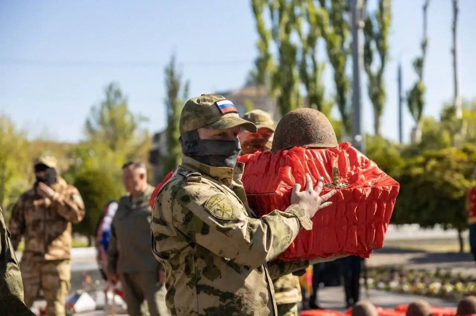 Евгений Балицкий: На мемориале «Прорыв Восточного вала» прошла торжественная церемония перезахоронения останков 51 красноармейца, павшего в годы Великой Отечественной войны Евгений Балицкий: На мемориале «Прорыв Восточного вала» прошла торжественная церемония перезахоронения останков 51 красноармейца, павшего в годы Великой Отечественной войны